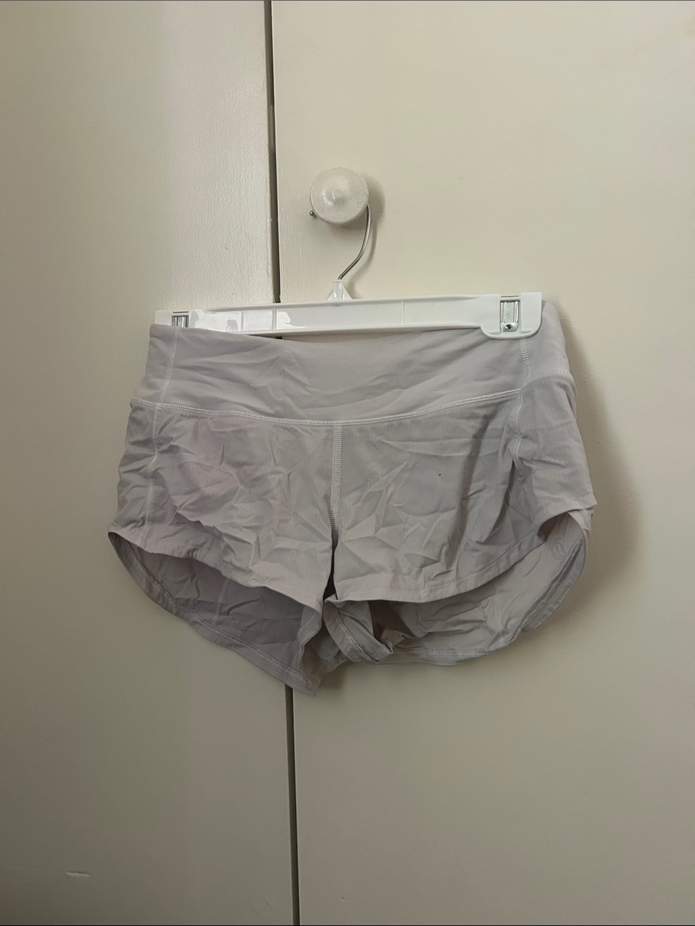 lululemon athletica 2.5” inseam lowrise speed ups